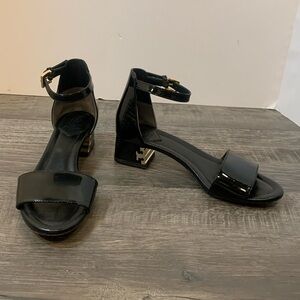 Tory Burch patent leather sandals size 6